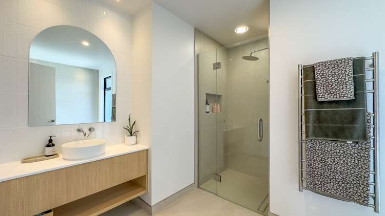 66 Reid Road Ngahinapouri_22