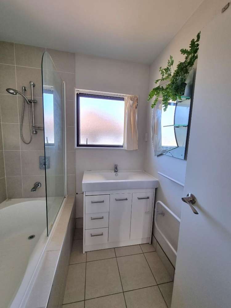 96 Mcleod Road Te Atatu South_13