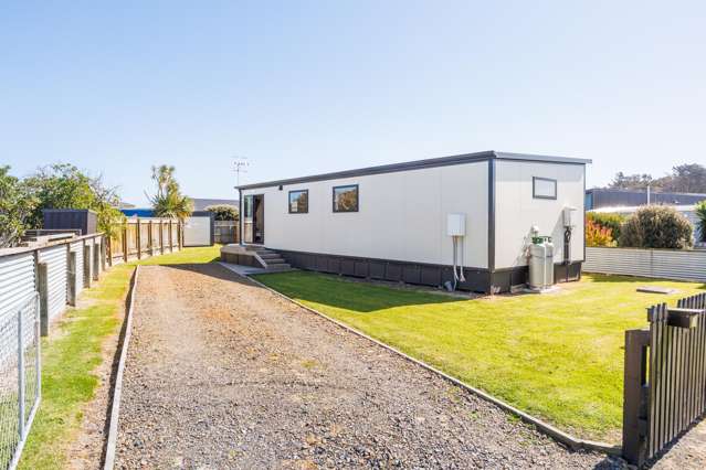 Your Foxton Beach escape starts here