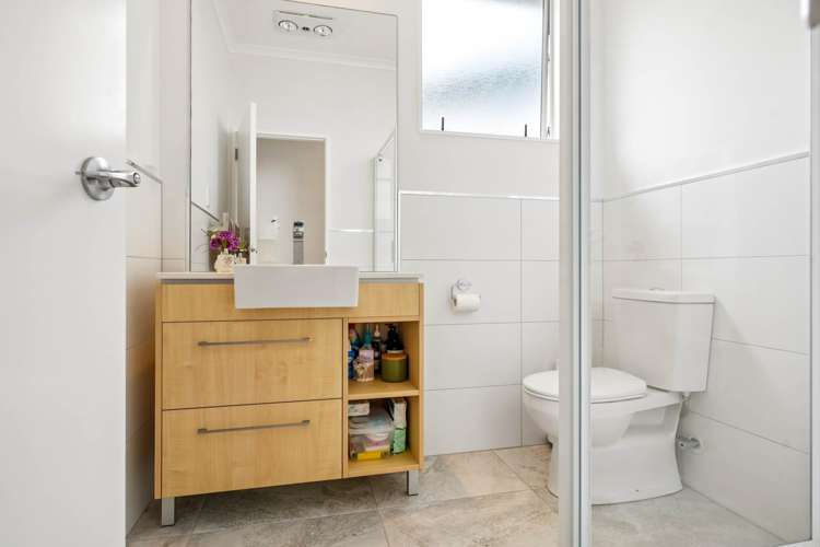 77 Mackay Drive Greenhithe_17