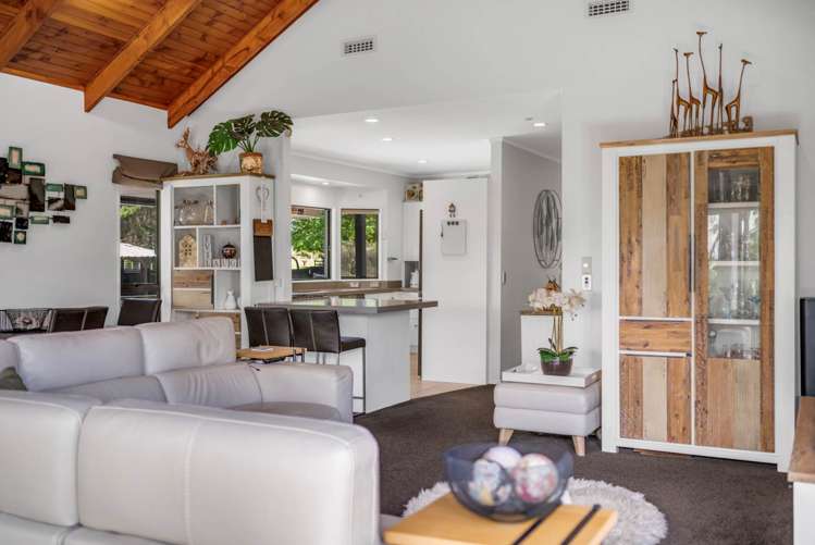 317 & 317A West Road Brookby_15