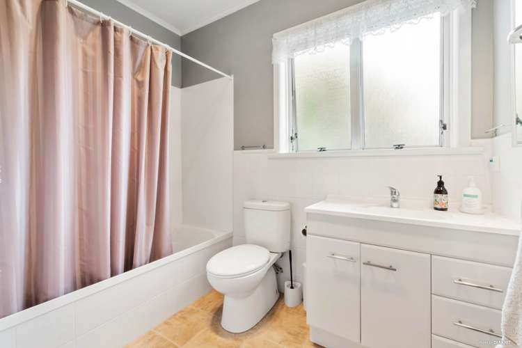 30 Hutchinsons Road Bucklands Beach_16