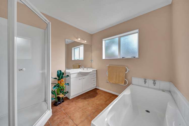 2/197 Mangorei Road Merrilands_13