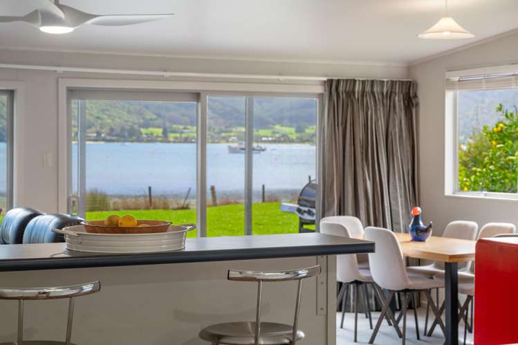 1755 Queen Charlotte Drive Queen Charlotte Sound_11