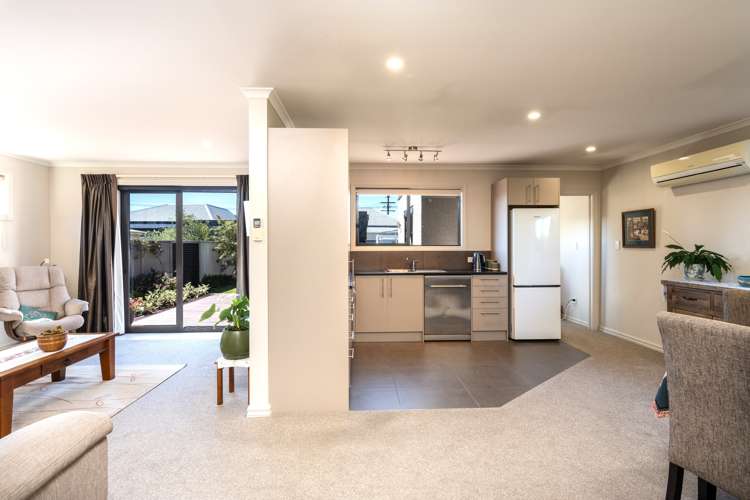 8 Hargest Crescent Saint Kilda_6