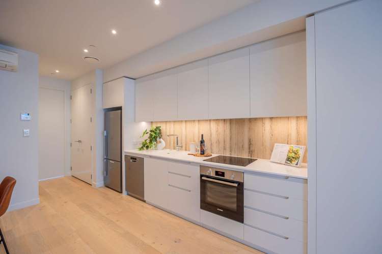 119/223A Greenlane West 1662_6