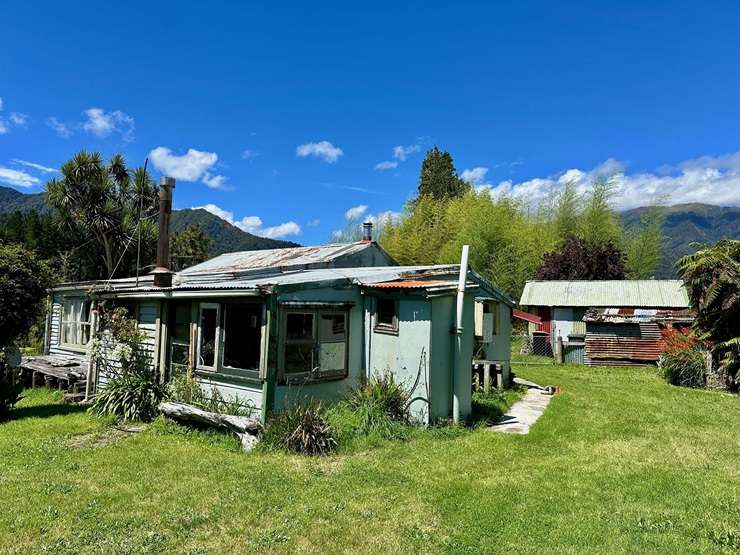 Sinclair cottage, in Nightcaps, Southland, hit the open market in July. Photo / Supplied