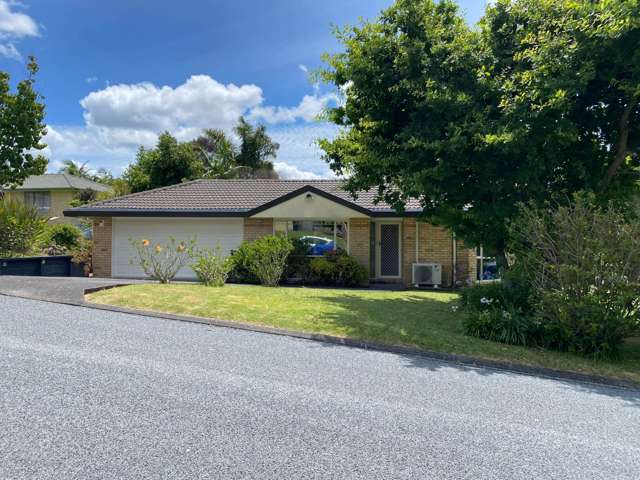 6 Midhurst Avenue Henderson_1