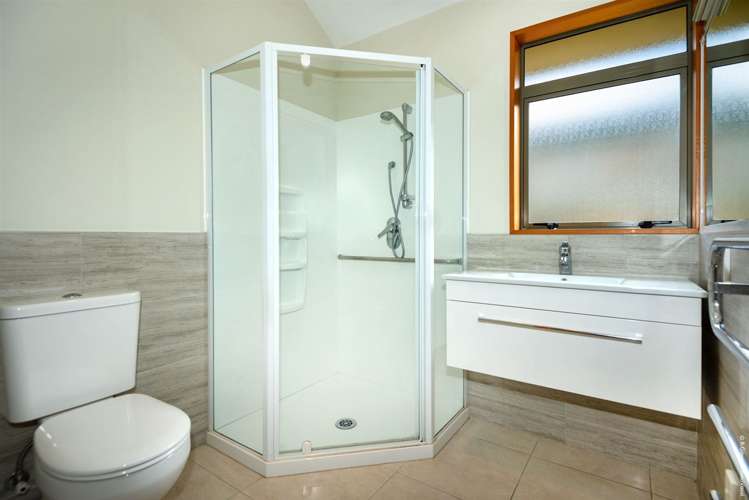 2/252 Mairehau Road Burwood_18