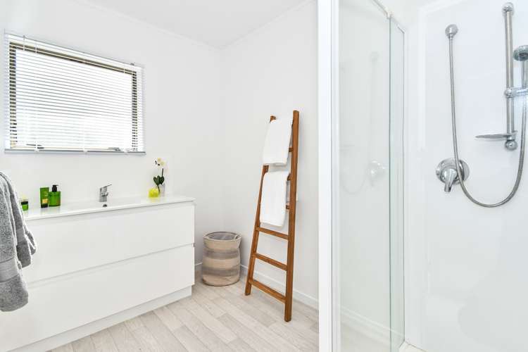 2/4 Sunshine Place Papakura_9