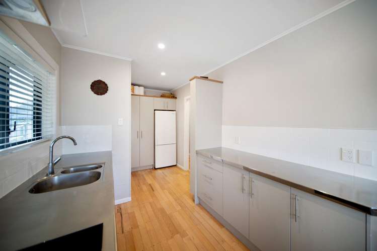 14 Ashley Avenue Mangere East_6