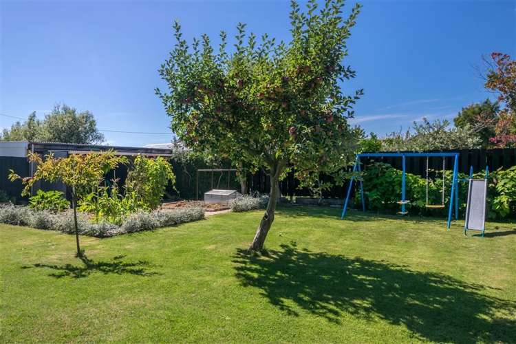 25 Newbourne Crescent Redwoodtown_21