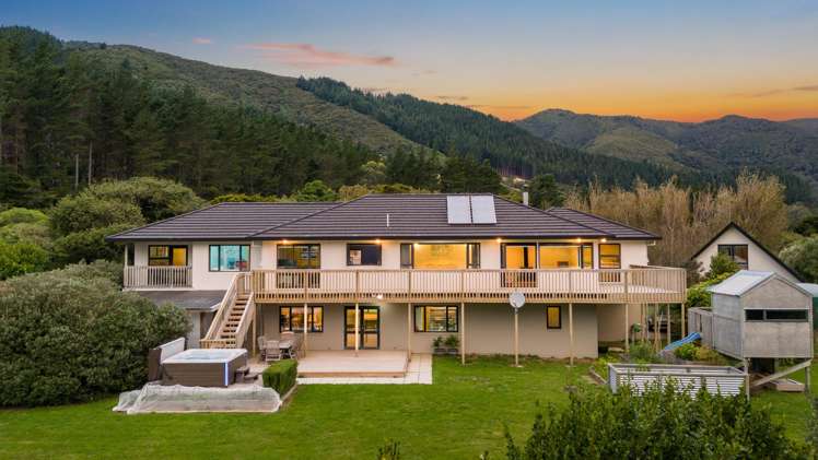 1276 Coast Road Wainuiomata_28