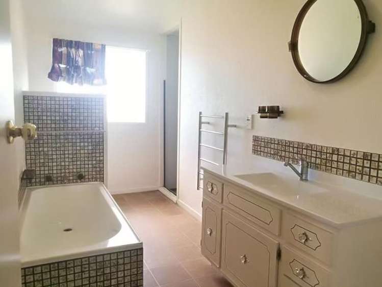 53 West Coast Road Glen Eden_2