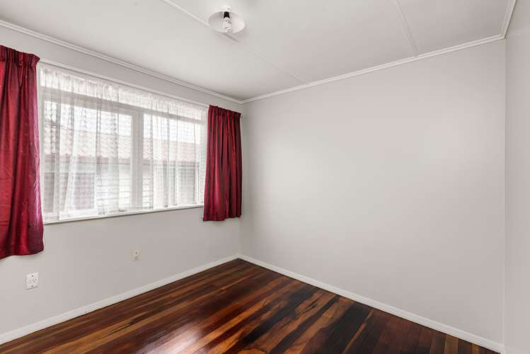 1099 Cunningham Crescent Mayfair_7