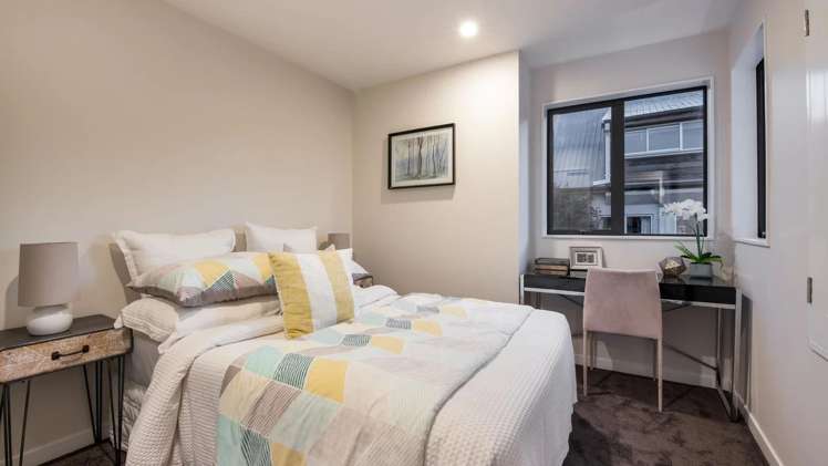 2/114 Saddleback Rise Murrays Bay_8