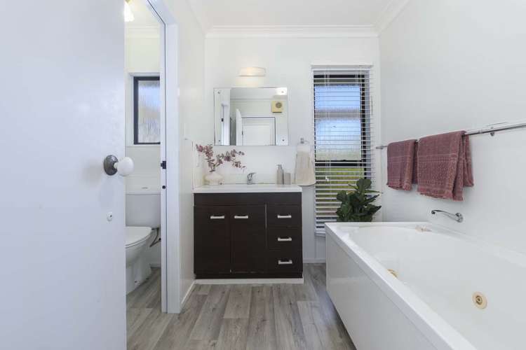 33 Heron Avenue East Matua_16