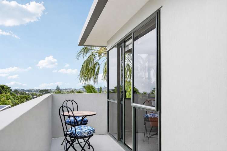 1/70B Carlisle Road Browns Bay_14