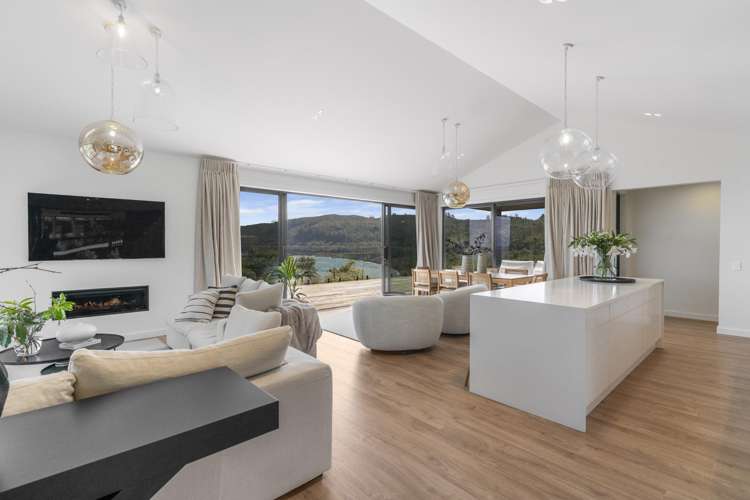 33 Whakamoenga Point_4