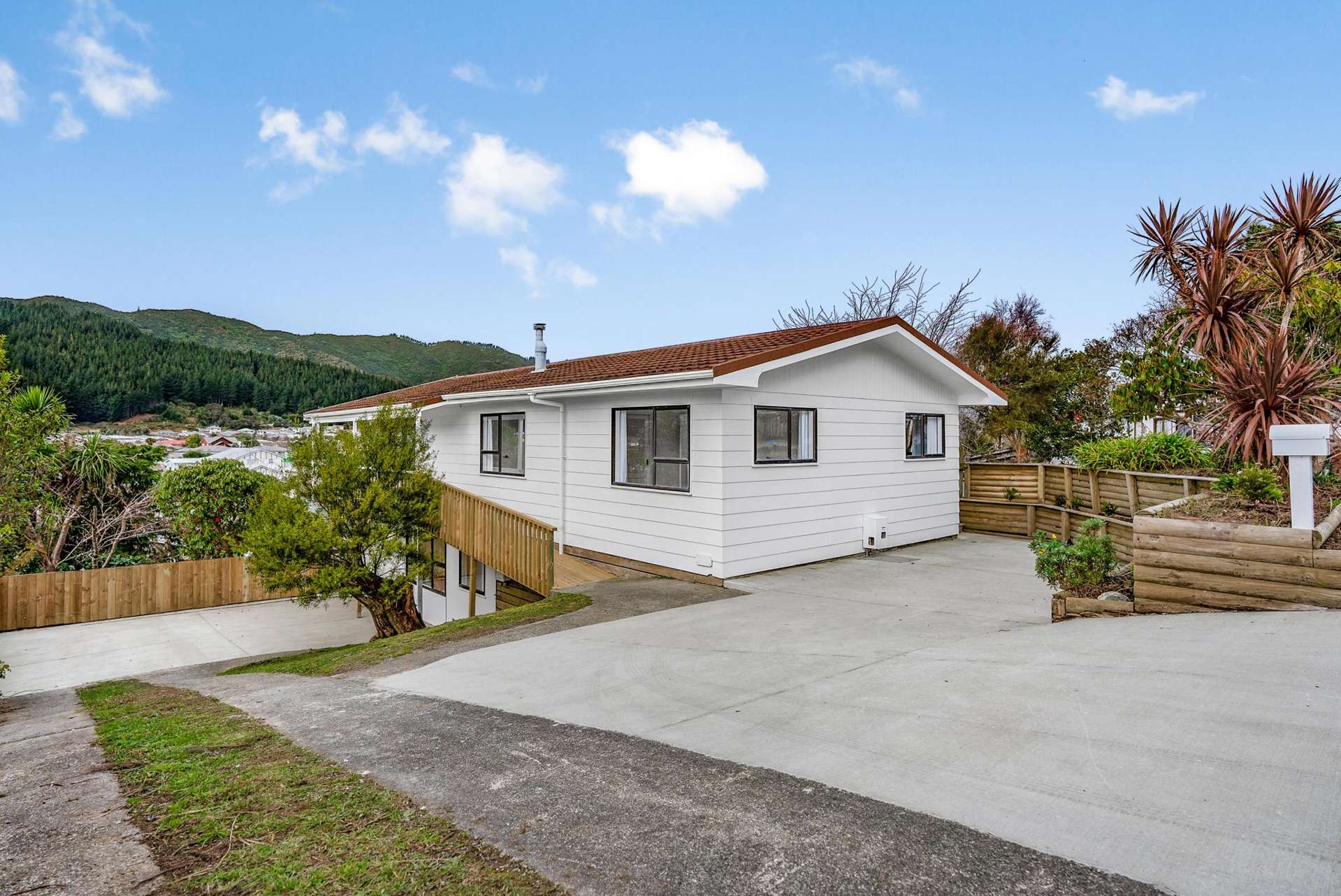 9 Naseby Grove Wainuiomata_0