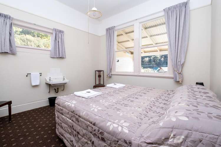 6018 Ohura Road Whangamomona_10