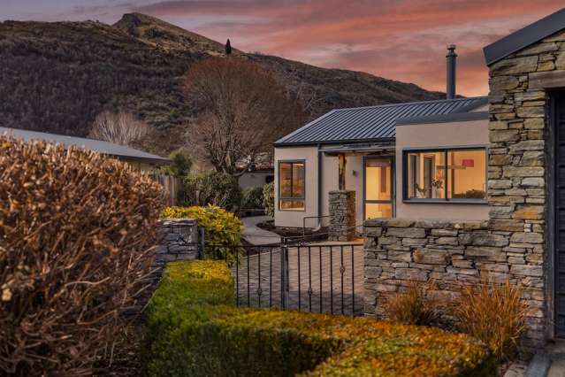 Warm & Welcoming in the Heart of Arrowtown