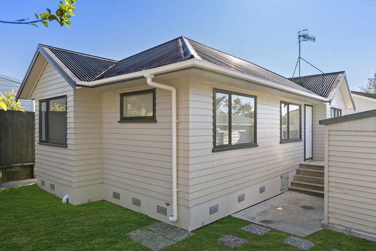 8a Coey Place Glen Eden_19