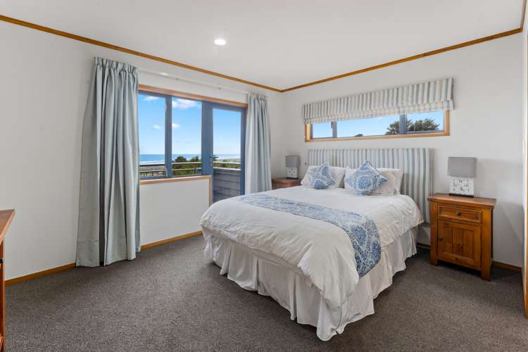 84 Domain Crescent Muriwai_13