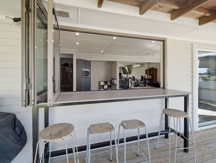 1222 Norfolk Crescent Mayfair_10