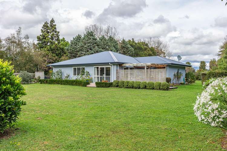 1098 Queen Street East Levin_15