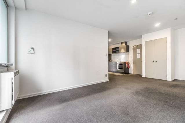 702/74 Albert Street 10015_2