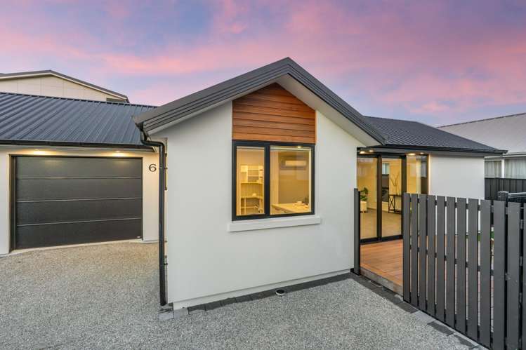 6 Armson Close_0