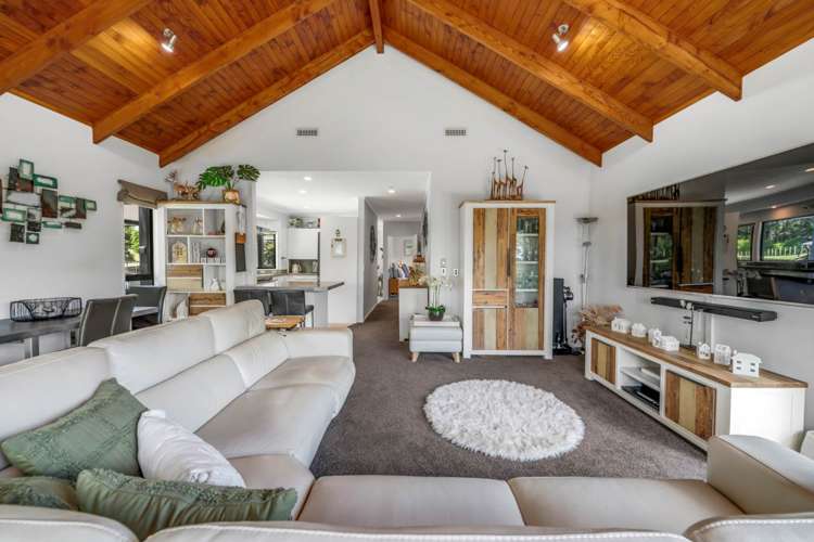 317 & 317A West Road Brookby_16