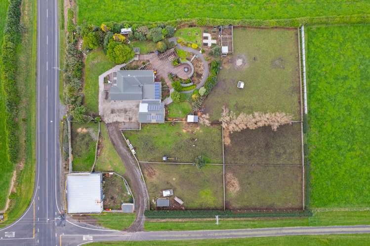 2071 South Road Otakeho_33