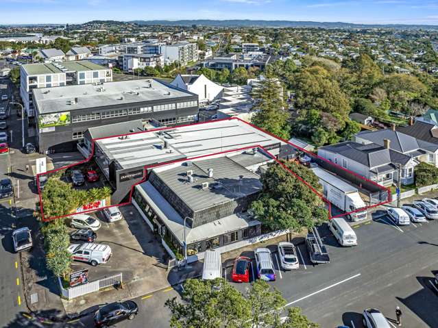 New 10-year lease to Plumbing World