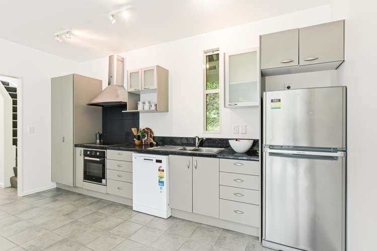 2/39 Onslow Road Khandallah_6