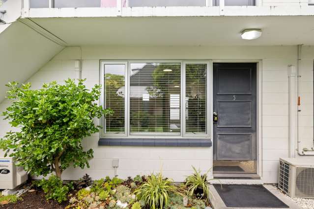 Tired of Renting? Grab This 2-Bedroom Merivale Gem