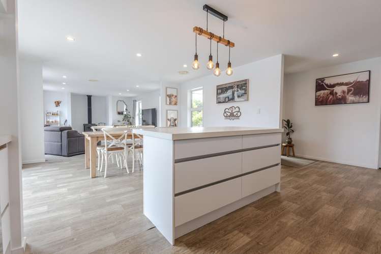 7 Pine Tree Road Hokitika_5