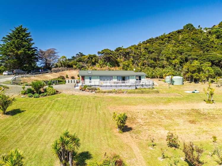 8 Te Hunoke Road Omapere_21