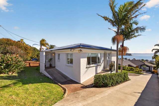 Brick cottage with sea views in Manly