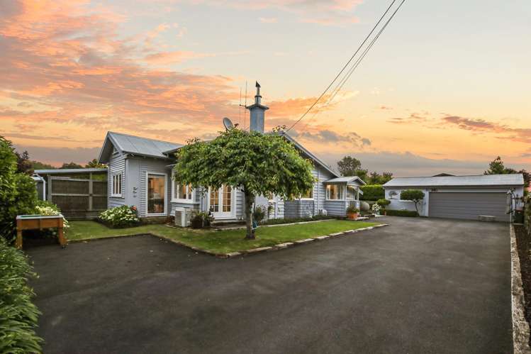 741 River Road Chartwell_2