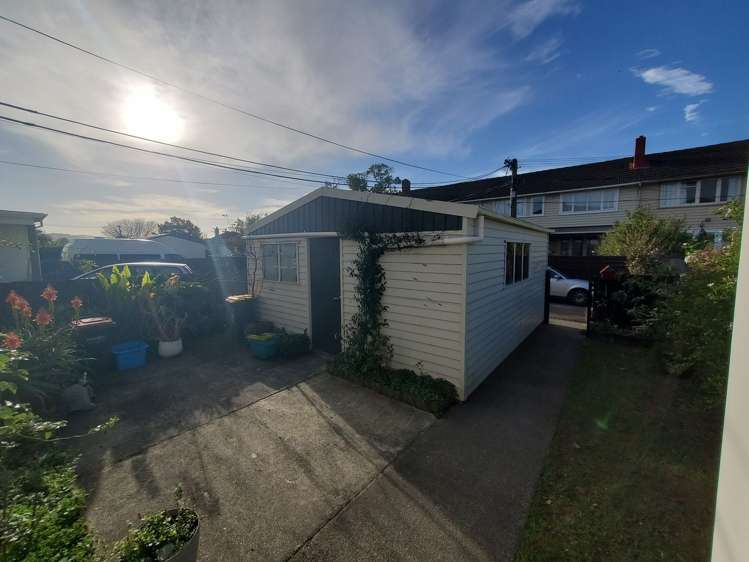 98 Whites Line East Waiwhetu_2