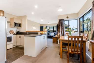 18A Bowes Crescent_2