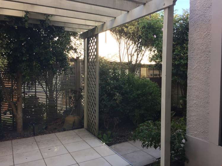 8 Villa Court Eastern Beach_7