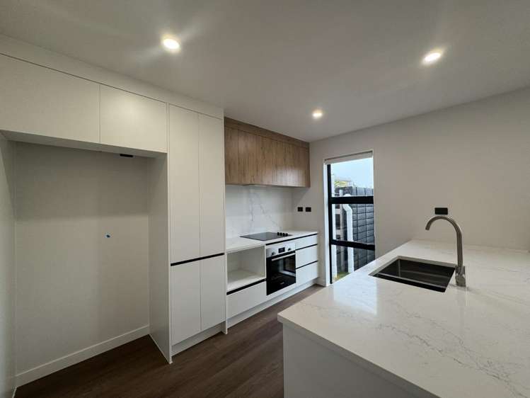 6/20 Luke Street 10057_2