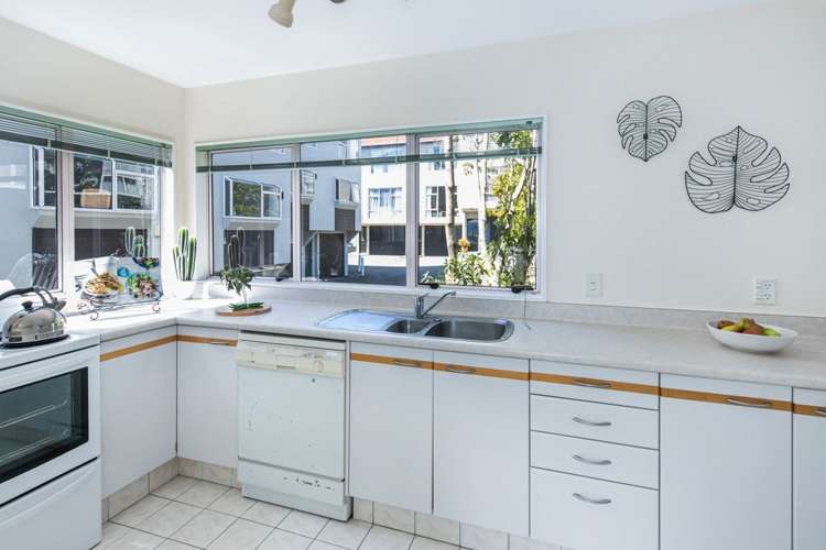 16/20 Thompson Street Mount Cook_6