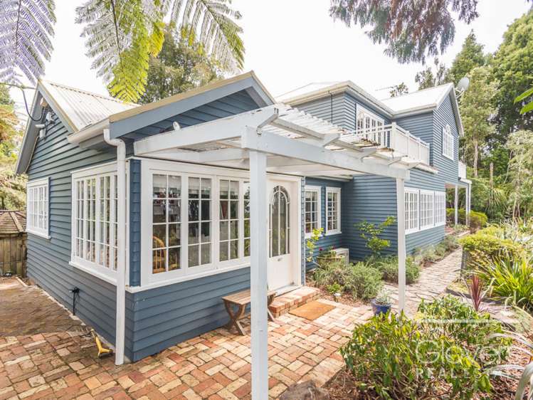 467 Scenic Drive Waiatarua_2