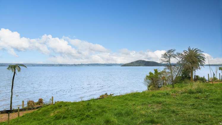 33 Iri Irikapua Parade Hinemoa Point_1