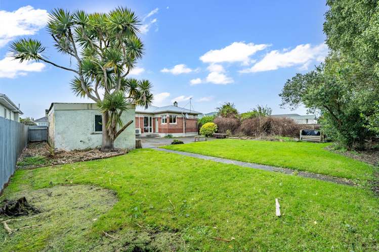 16 Fox Street Avenal_16