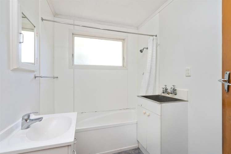 1208 New North Road Mount Albert_12